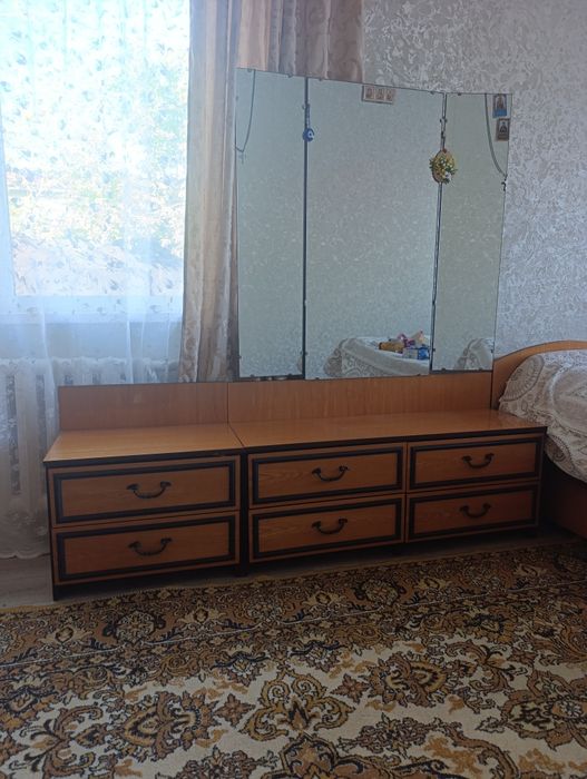 Продам спальный гарнитур