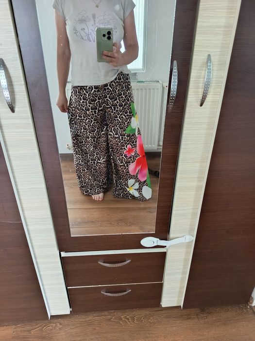 Pantaloni damă largi