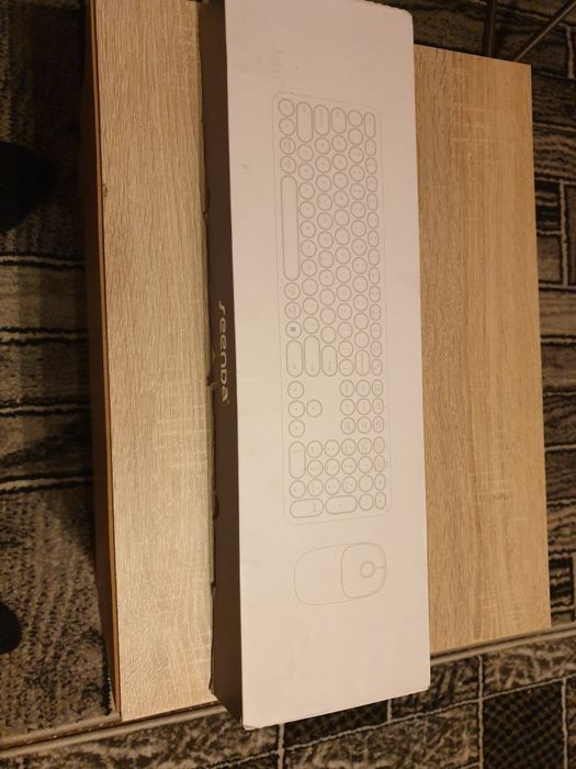 Tastatura superba, culori delicioase în stil retro cu mouse inclus