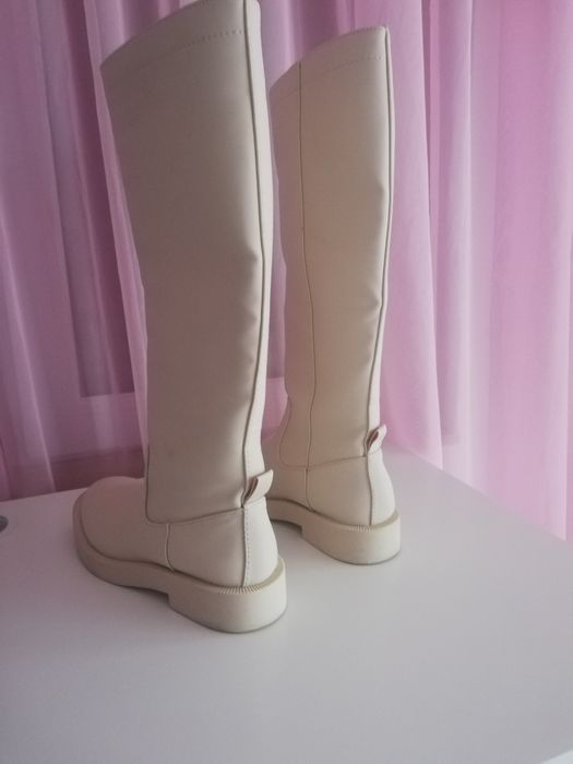 Дамски ботуши със мека анатомична стелка ZARA