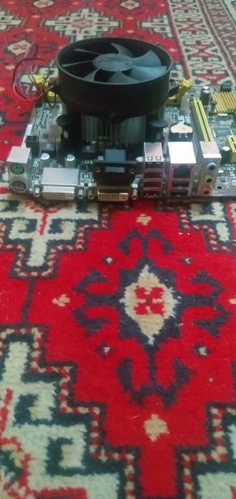 В продаже материнские платы