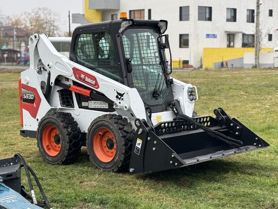 Inchirierez miniexcavator si bobcat