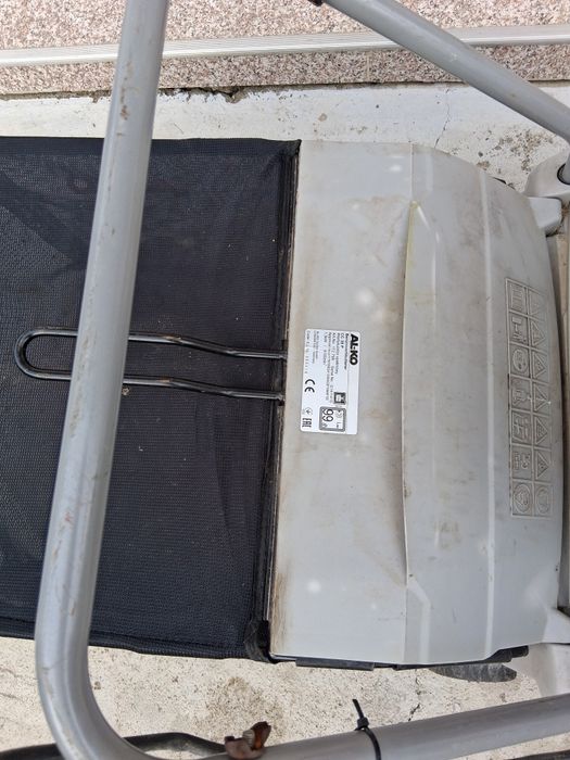 Vând scarificator de iarbă pe benzină Alko.
