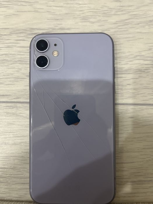 iPhone 11  72 ёмкость 64ГБ