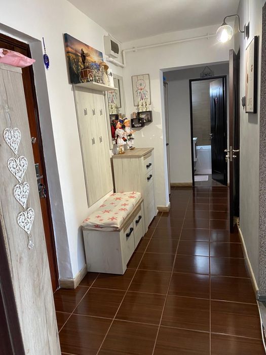 Vand apartament cu 2 camere decomandat!