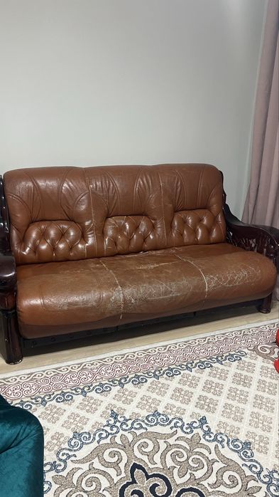 Диван в винтажном стиле