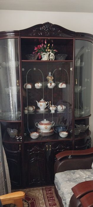 Сервант с прсудой
