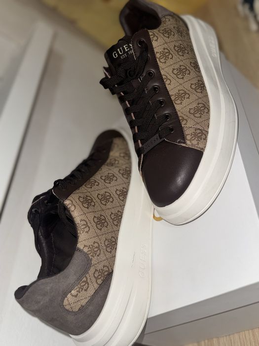 Обувки Guess EST.1981