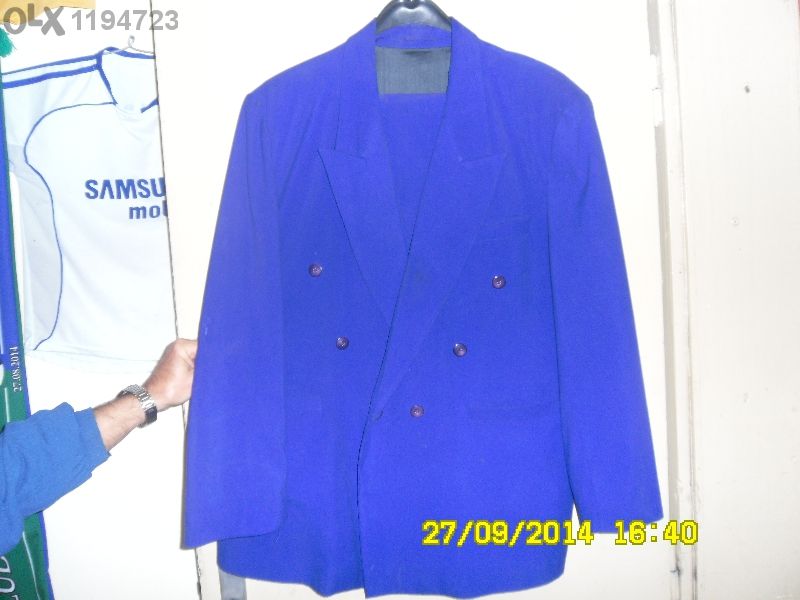 Продавам мъжки костюми и сака