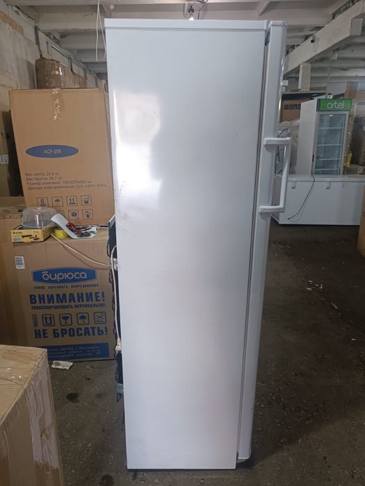 Продаю вертикальную морозилку