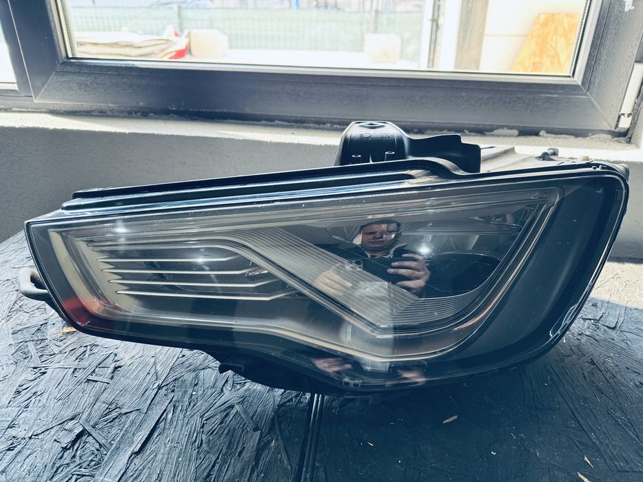 Far stanga led matrix audi A3 8v0941033