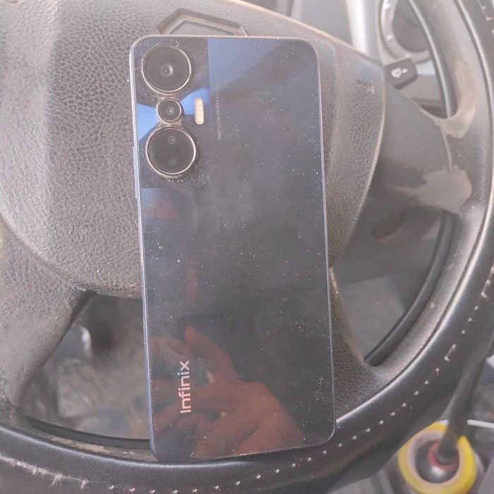 Срочно продаю телефон