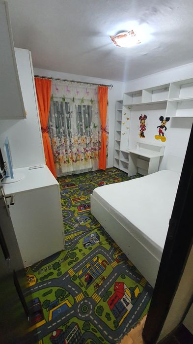 Apartament 3 camere, et.1/4, Str.Traian Vuia, intre P-ta Crang si Spiru Haret.