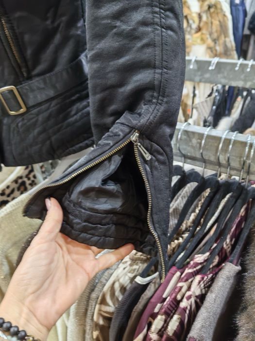 Дамско яке с пухена яка