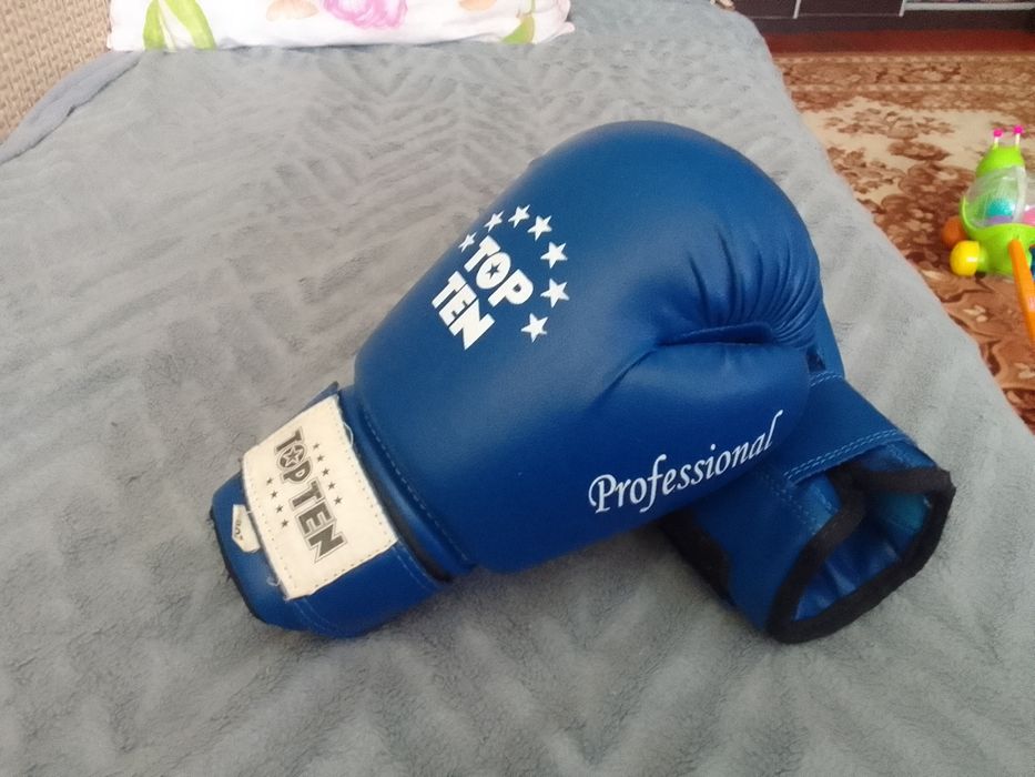 Продаю перчатки баксёрские