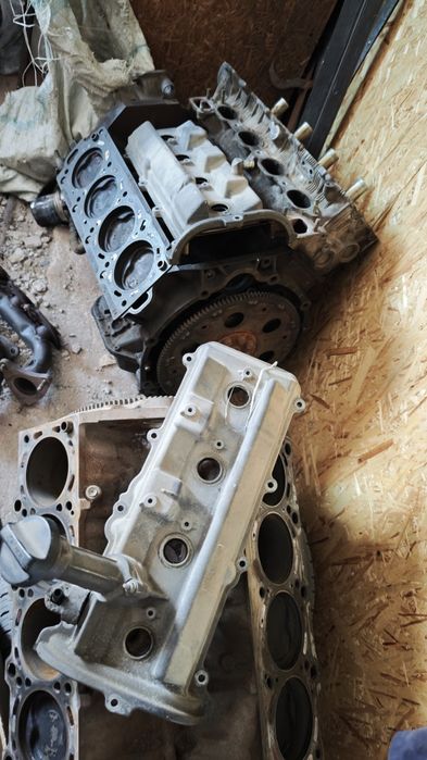 Продам блок ДВС 2uz fe