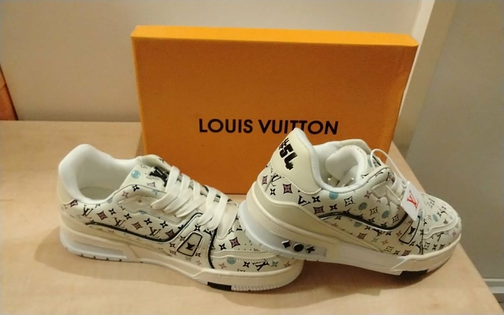 Adidasi Louis Vuitton
