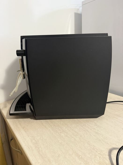 Автоматична кафемашина Jura E60