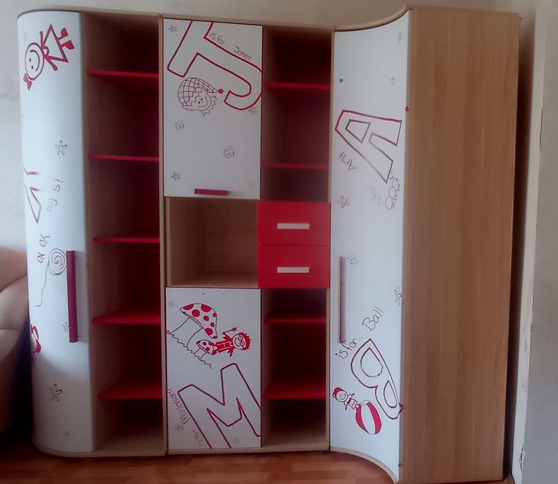 Шкаф в детскую комнату
