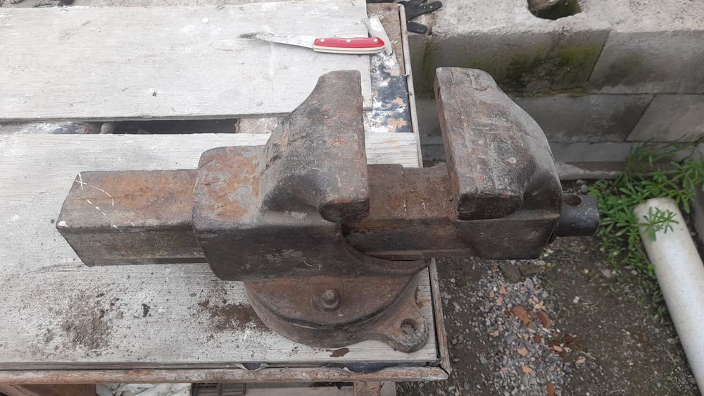 Тиски советский  срочно сатылады