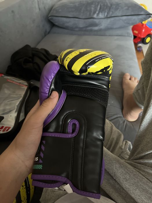 Боксеркая перчаткий