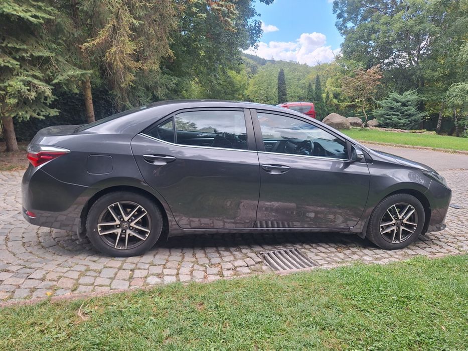 Toyota Corolla, съхраняван в гараж