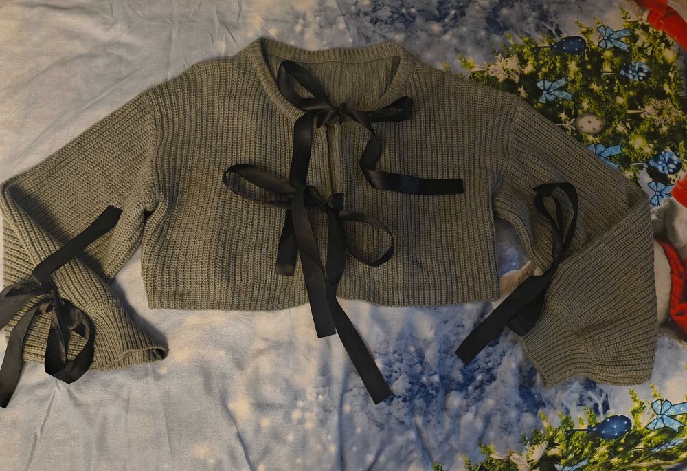 Зимни пуловери в различни цветове