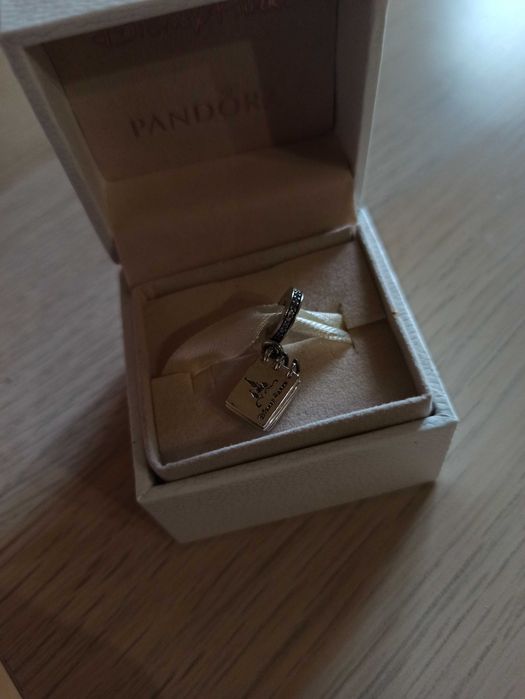 Ново талисманче Pandora Disney parks