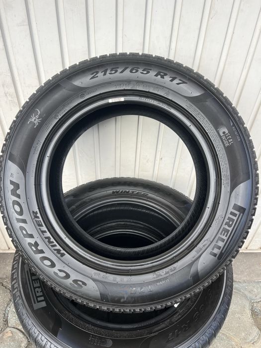 4 anvelope iarna 215/65 R17, Pirelli, 5-6mm profil ramas!