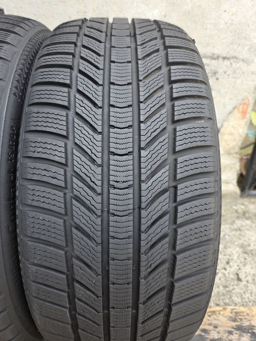 Vând două anvelope de iarna continental 245 40 19 dot 0825