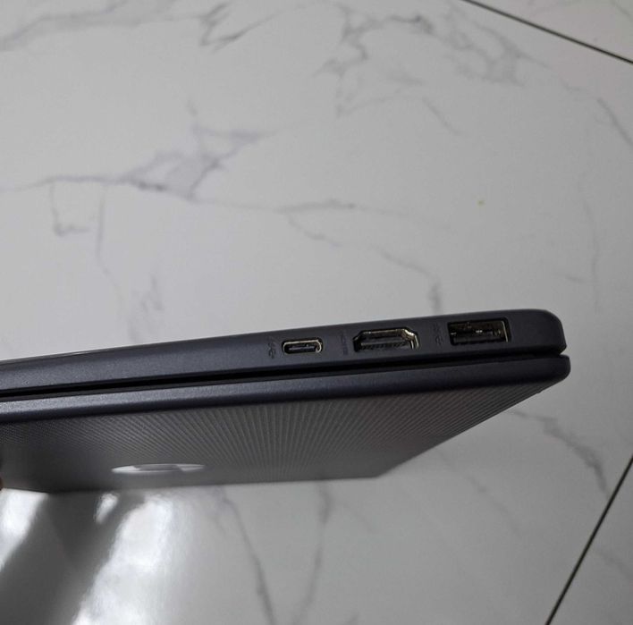 Laptop HP 15-fc0030nq cu procesor AMD Ryzen™ 3 7320U pana la 4.10 GHz 15.6 Full HD, 8GB LPDDR5, 512GB SSD, AMD Radeon™ 610M