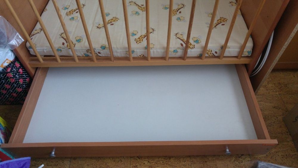 Бертони детска кошара с люлеещ се механизъм + Триколка за бутане