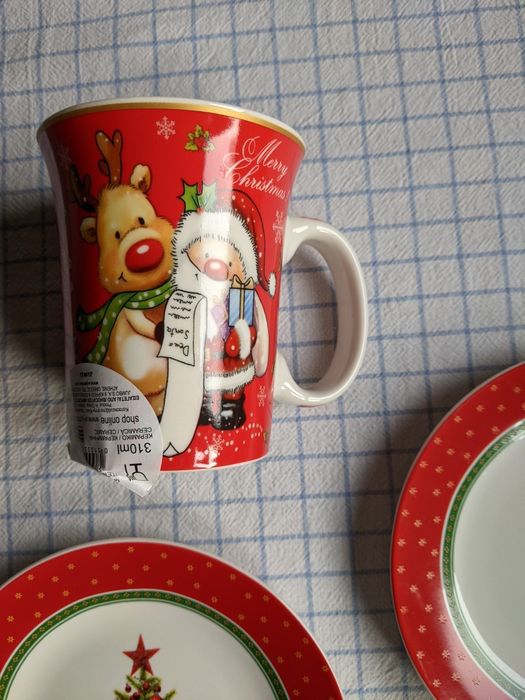 Две Коледни чаши с чинийки, нови