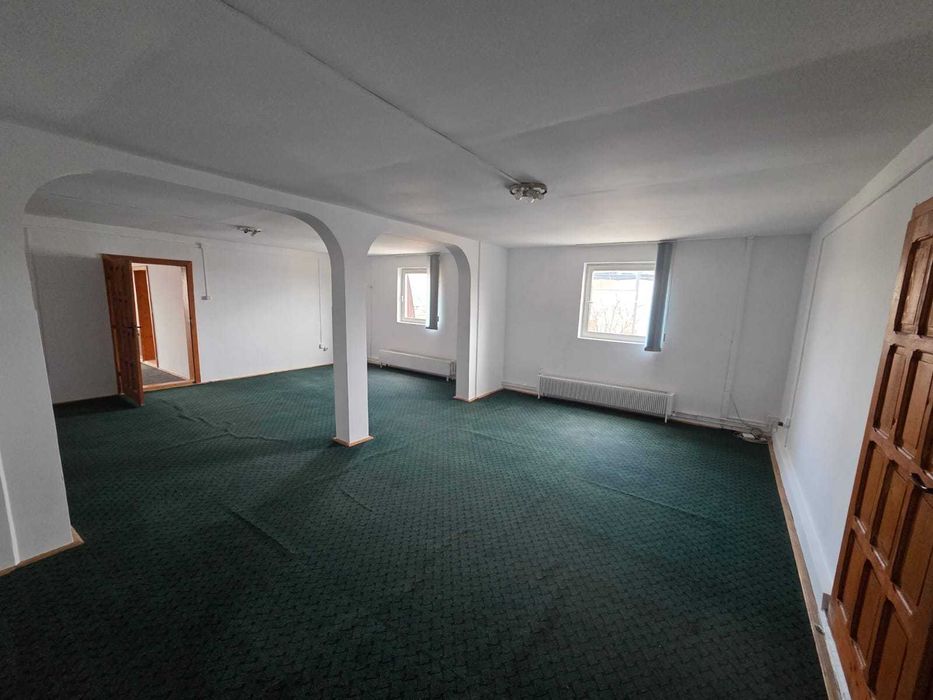 Inchiriere spatiu de birouri cu parcare