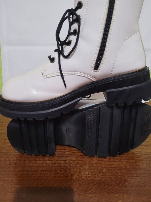 Ghete albe damă,mărimea 37
