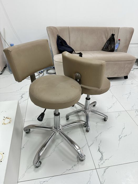 Продается срочно мебель для салона