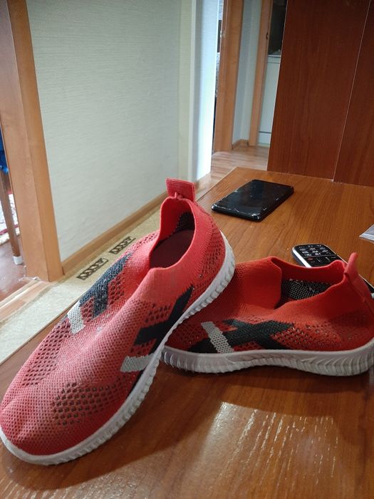 Продам кроссовки детские