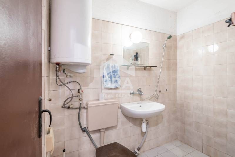 Двустаен, ексклузивен, югоизточен апартамент за продажба, с отделна ку