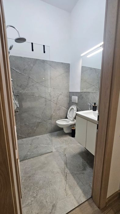 Inchiriez casă Brașov cartier Noua 80m 4 camere singurin curte