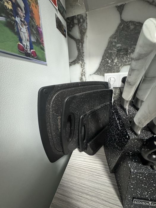 Продам набор досок и набор ножей