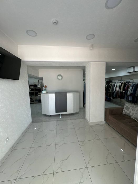 Аренда нежилое помещение 76 кв.м вдоль дороги первая линия под бутик