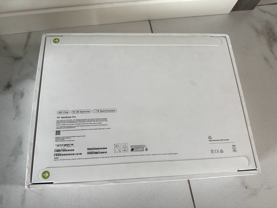Apple MacBook  PRO 14” RETINA-Apple M5 CHIP 10 CPU ŞI GPU / 1TB SSD /16GB RAM /SIGILAT/Tastatura layout INTERNAȚIONAL/FACTURA/GARANȚIE - Ultimul model