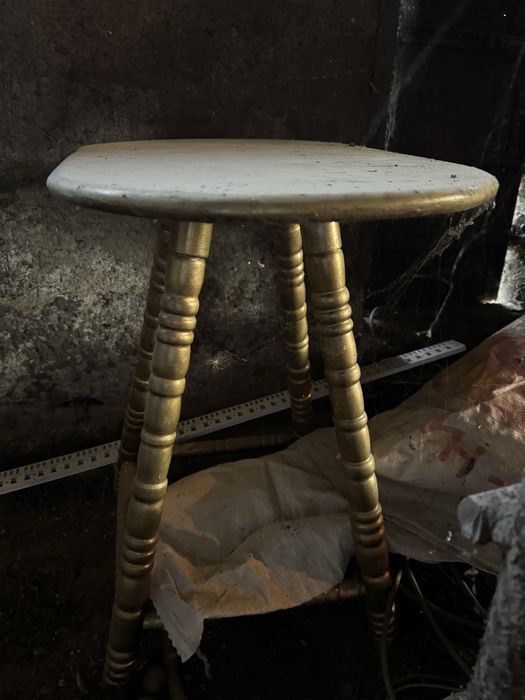 Стол журнальный дерево