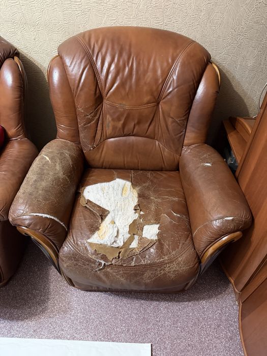 Кожаные кресла на перешивку