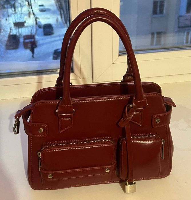 Бордовая сумка bershka