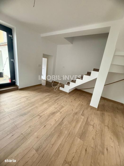 Casa moderna, 4 camere, 2 bai, teren 500 mp, panouri fotovoltaice