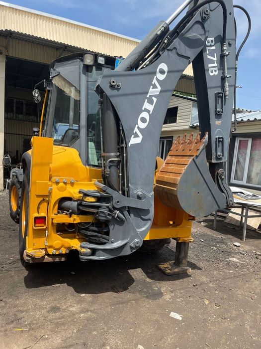 Погрузчик Volvo bl71