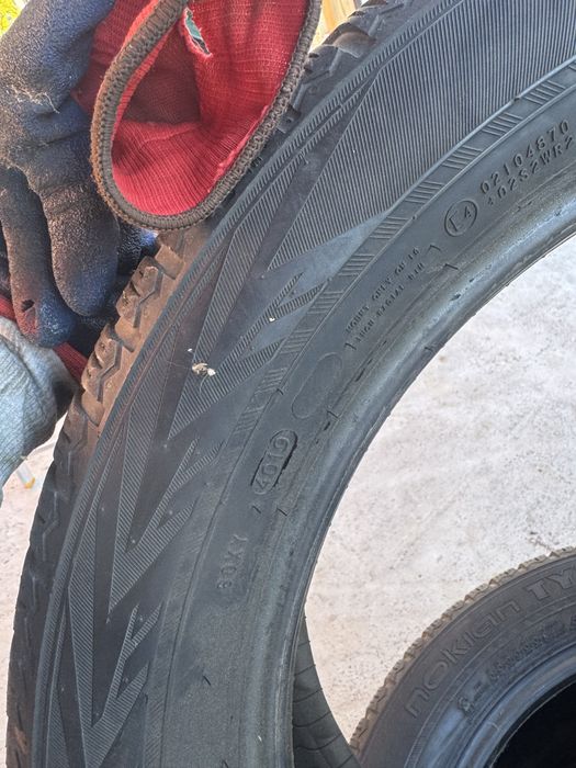 Anvelope de iarna 225 55 19 nokian