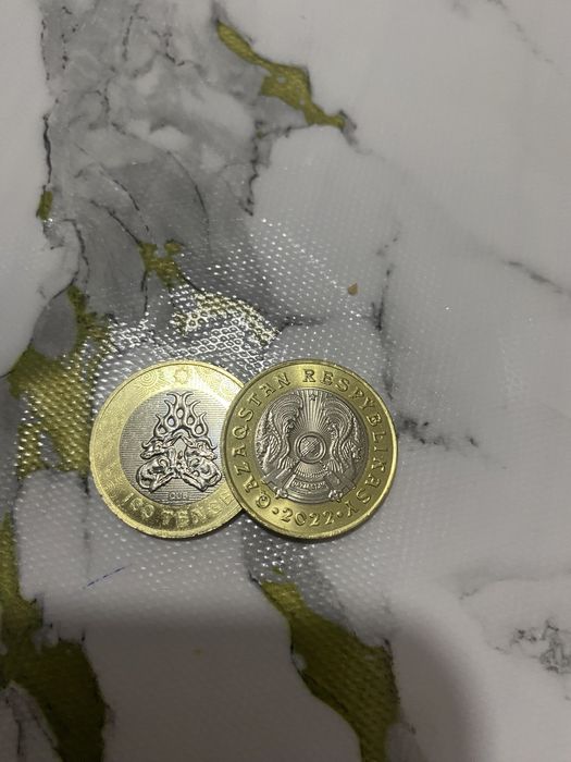 Продам монеты 100 теңге