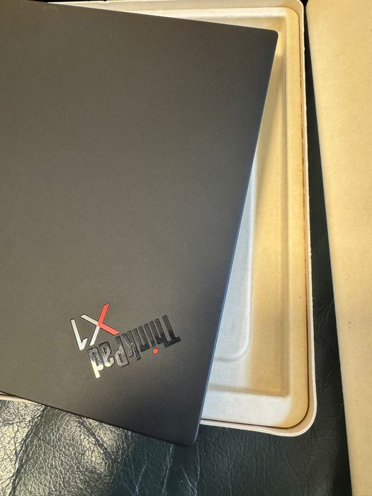 Laptop ultra slim Lenovo X1 Carbon Gen12 Intel Ultra7 32GB, 1TB,ca nou